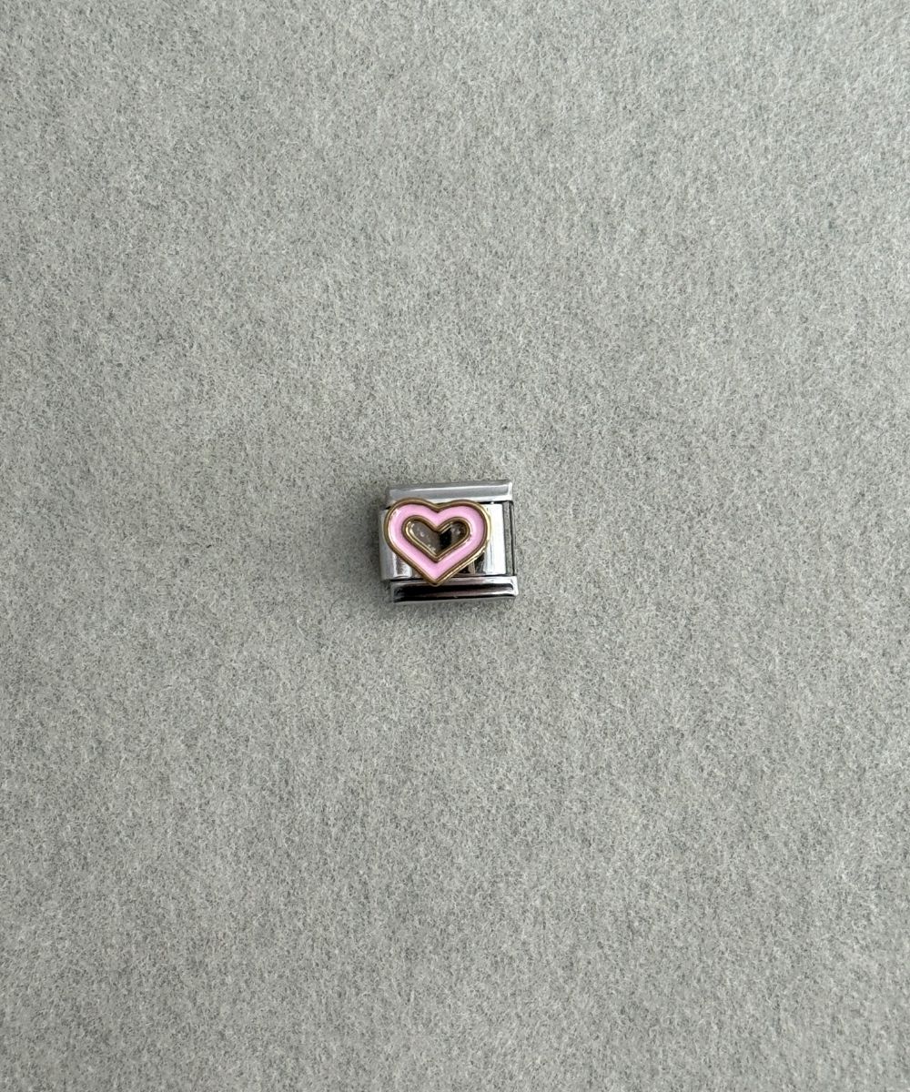 Nomi Kalp Charm