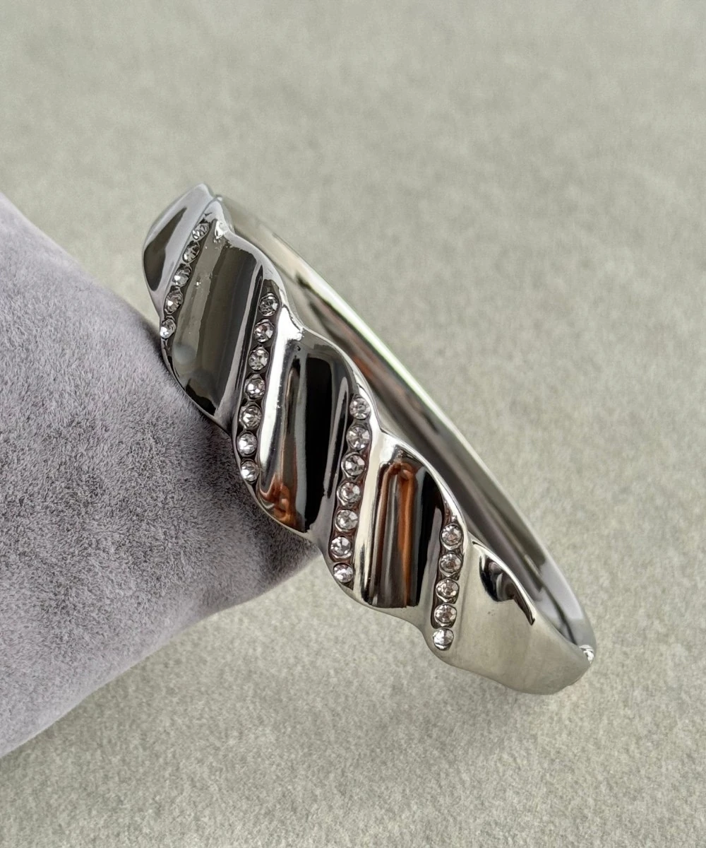 Çelik Louvre Kelepçe