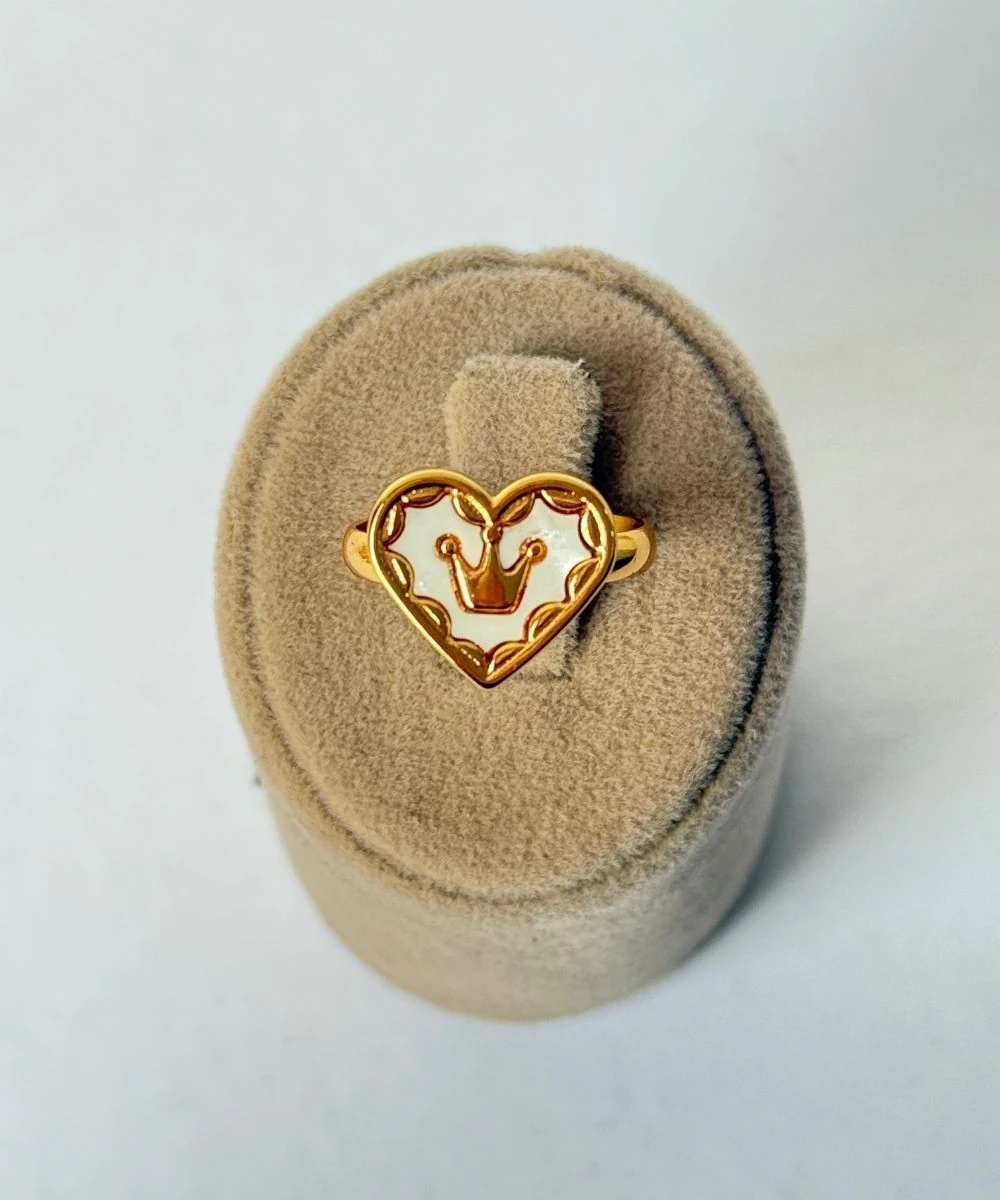 Çelik Taçlı Kalp Ayarlamalı Yüzük