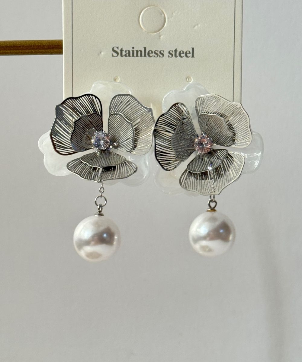 Çelik Çiçek Holo İnci Sallantılı Silver Küpe