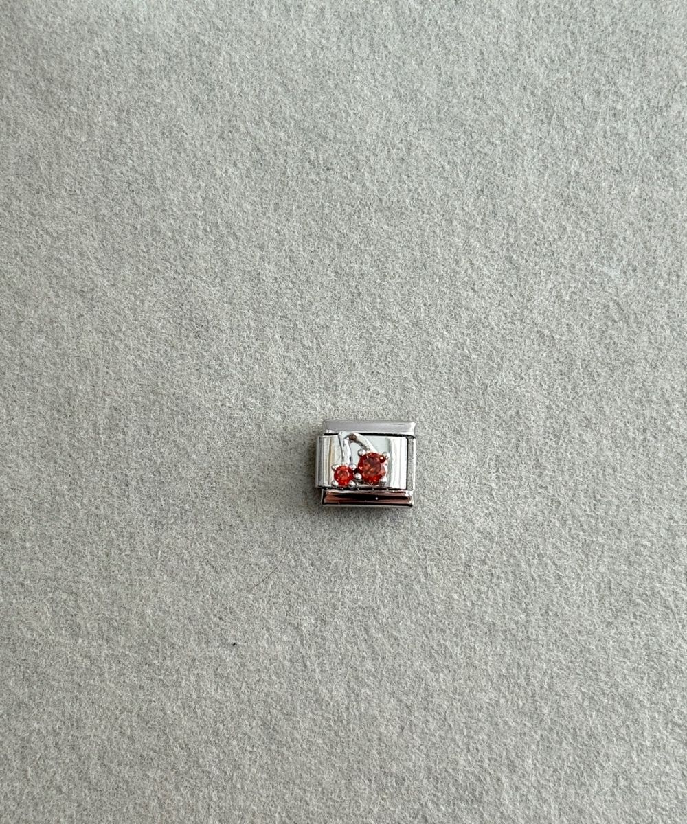Nomi Kiraz Taşlı Charm