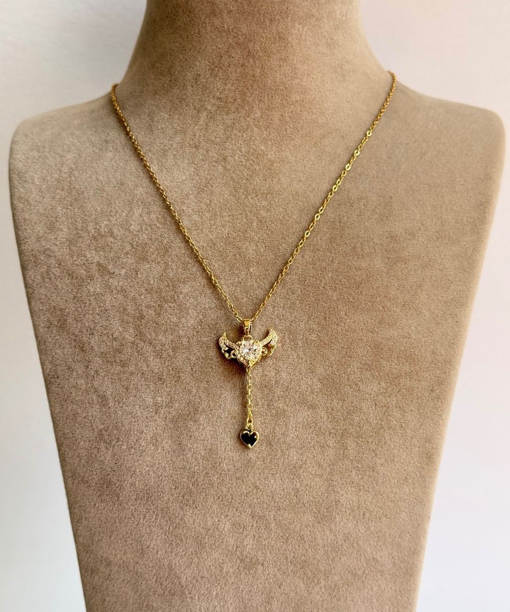 Çelik Hareketli Kanatlı Beyaz Kalp Kolye