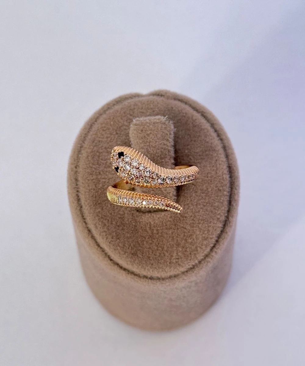 Xuping Taşlı Yılan Ayarlamalı Yüzük