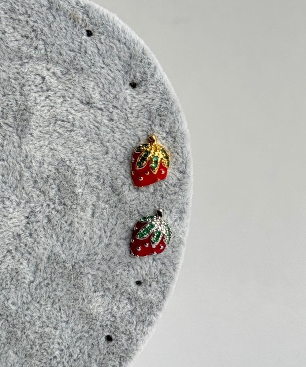 Çelik Çilek Tragus Piercing