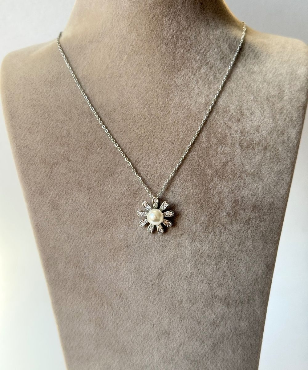 Çelik İncili Papatya Kolye