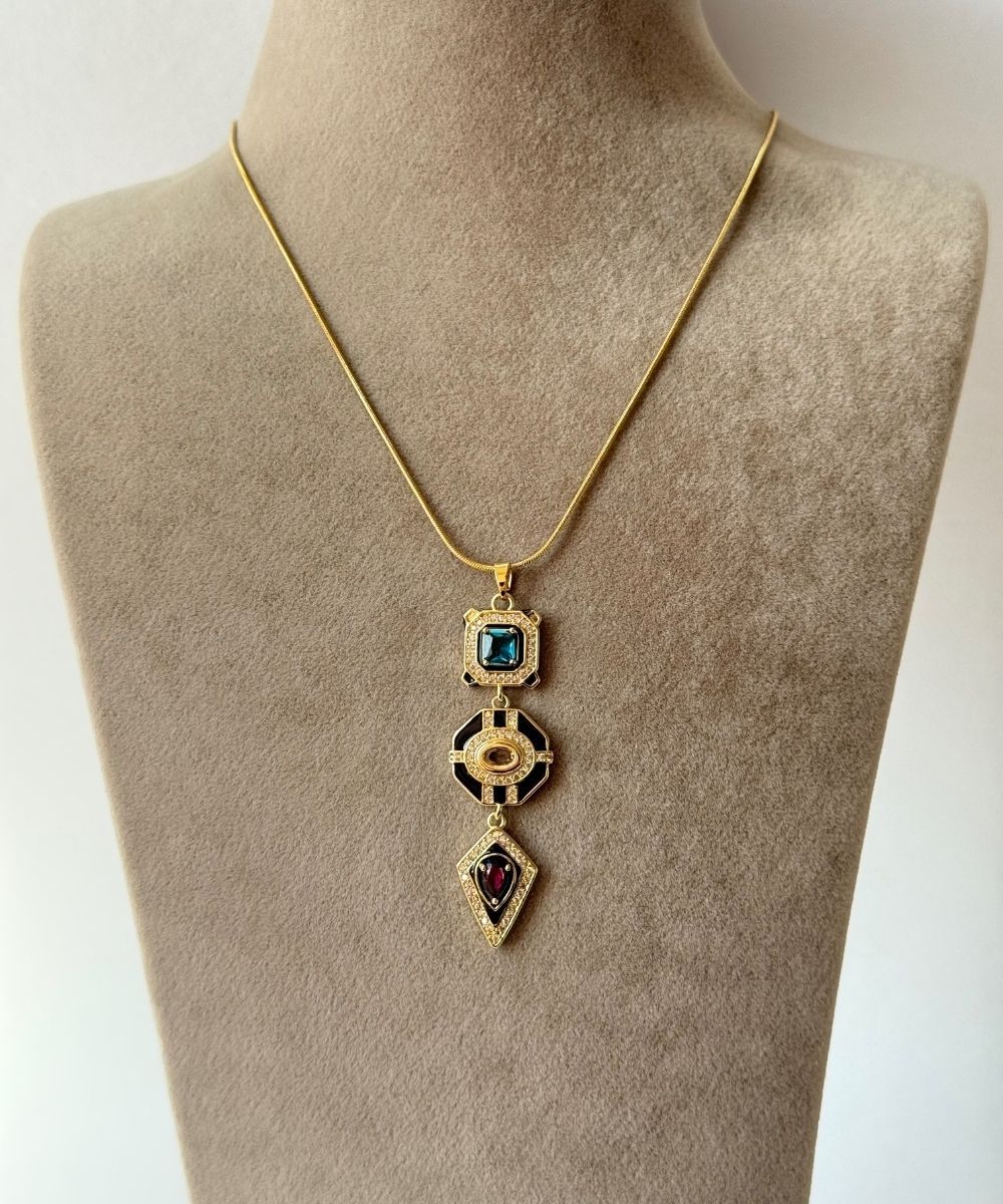 Çelik Kare Kalkan Taşlı Kolye