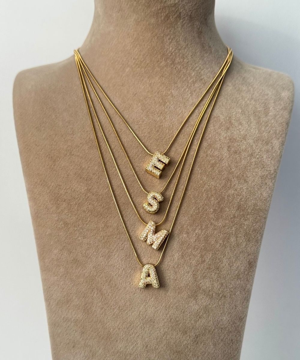 Çelik Taşlı Minimal Harf Gold Kolye