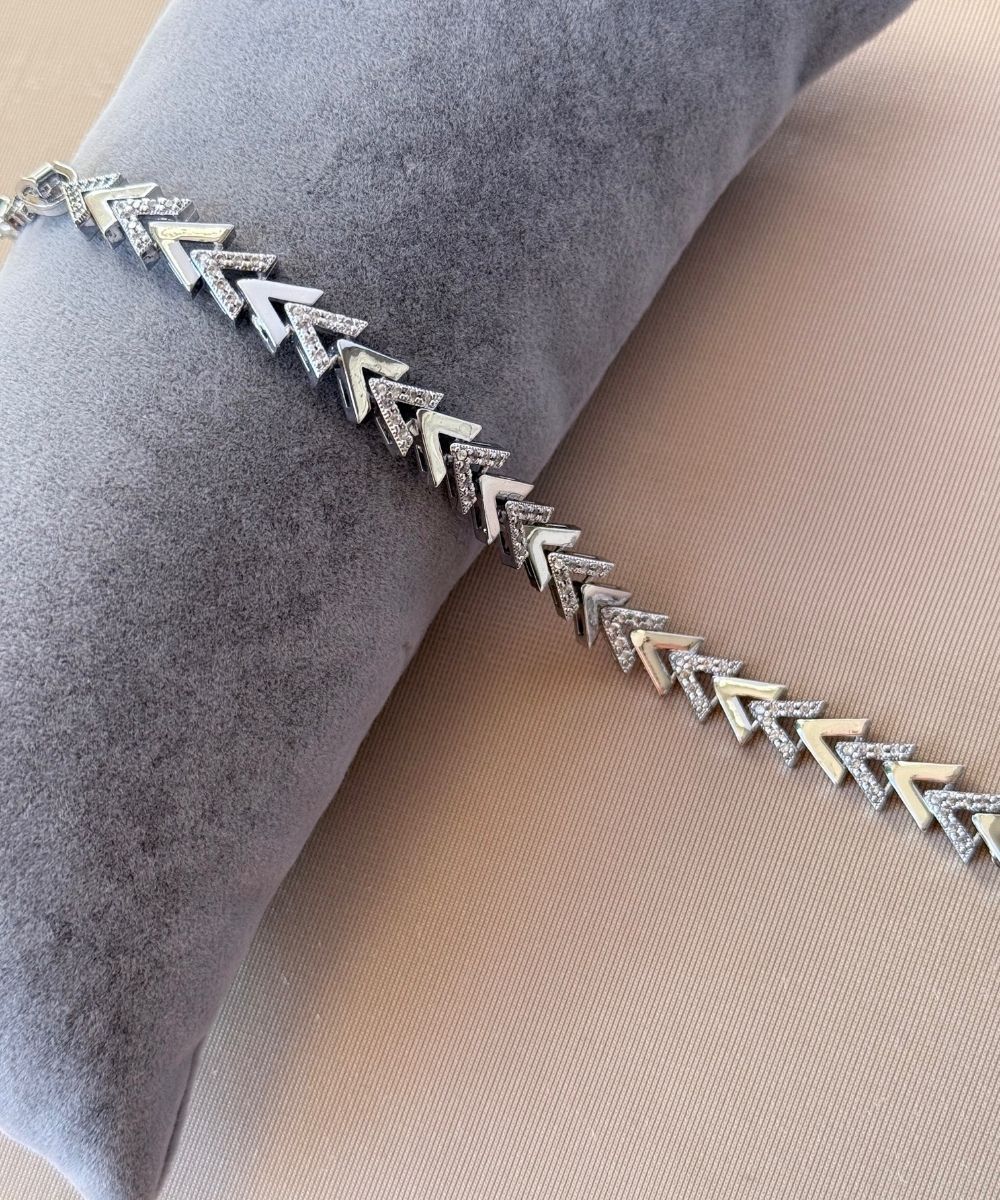 Vip Ok Sıra Taşlı Bileklik