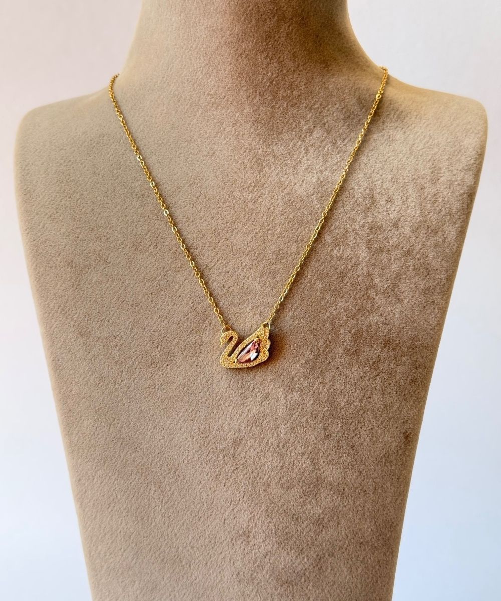 Çelik Pembe Taşlı Kuğu Gold Kolye