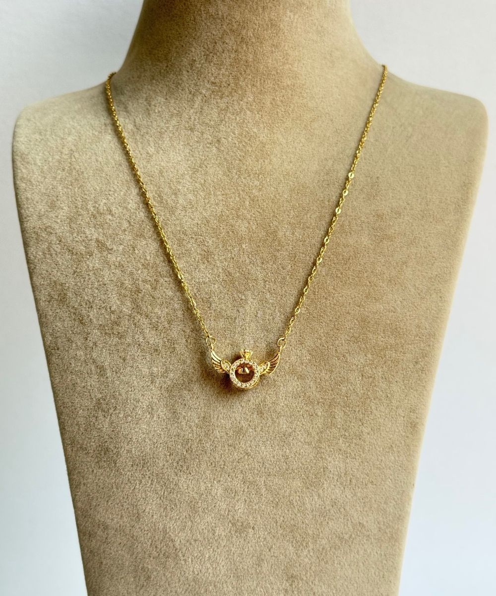 Çelik Kanatlı Taşlı Halka Kolye