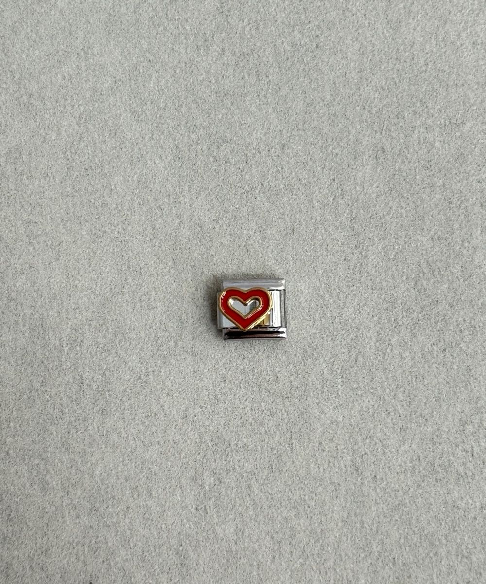 Nomi Kalp Charm