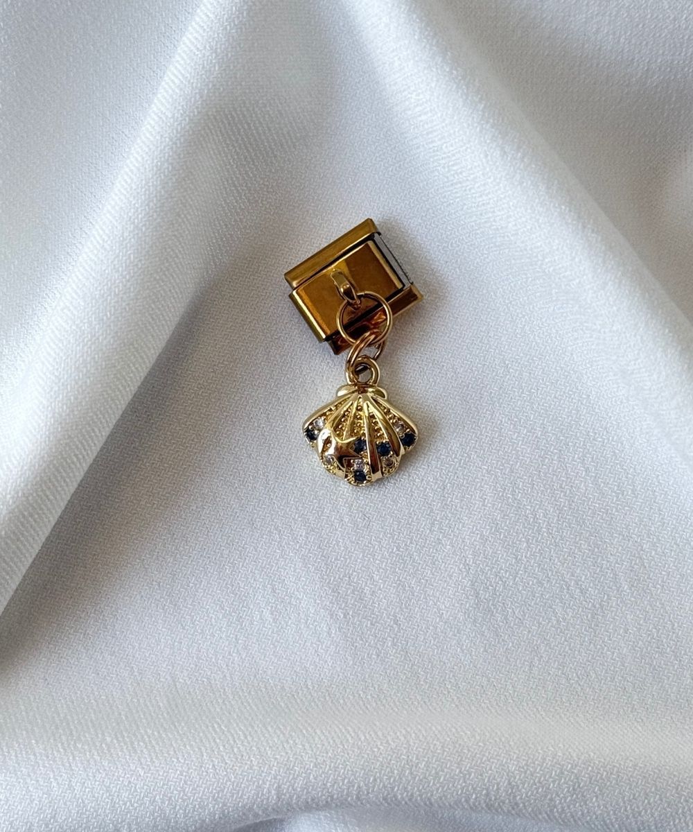 Nomi Sallantılı Mavi Taşlı Deniz Kabuğu Charm