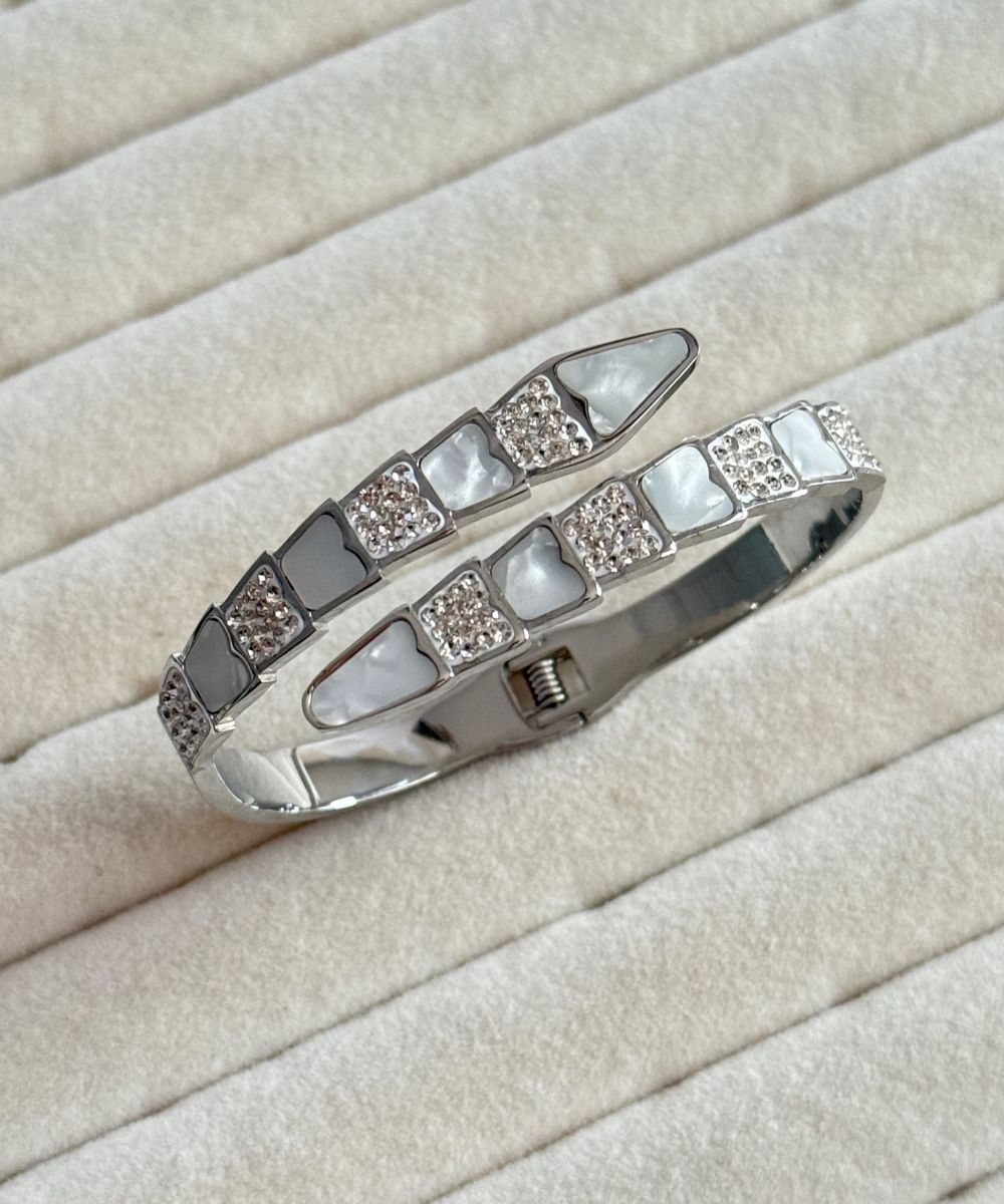 Çelik Taşlı Beyaz Yılan Derisi Desenli Silver Kelepçe