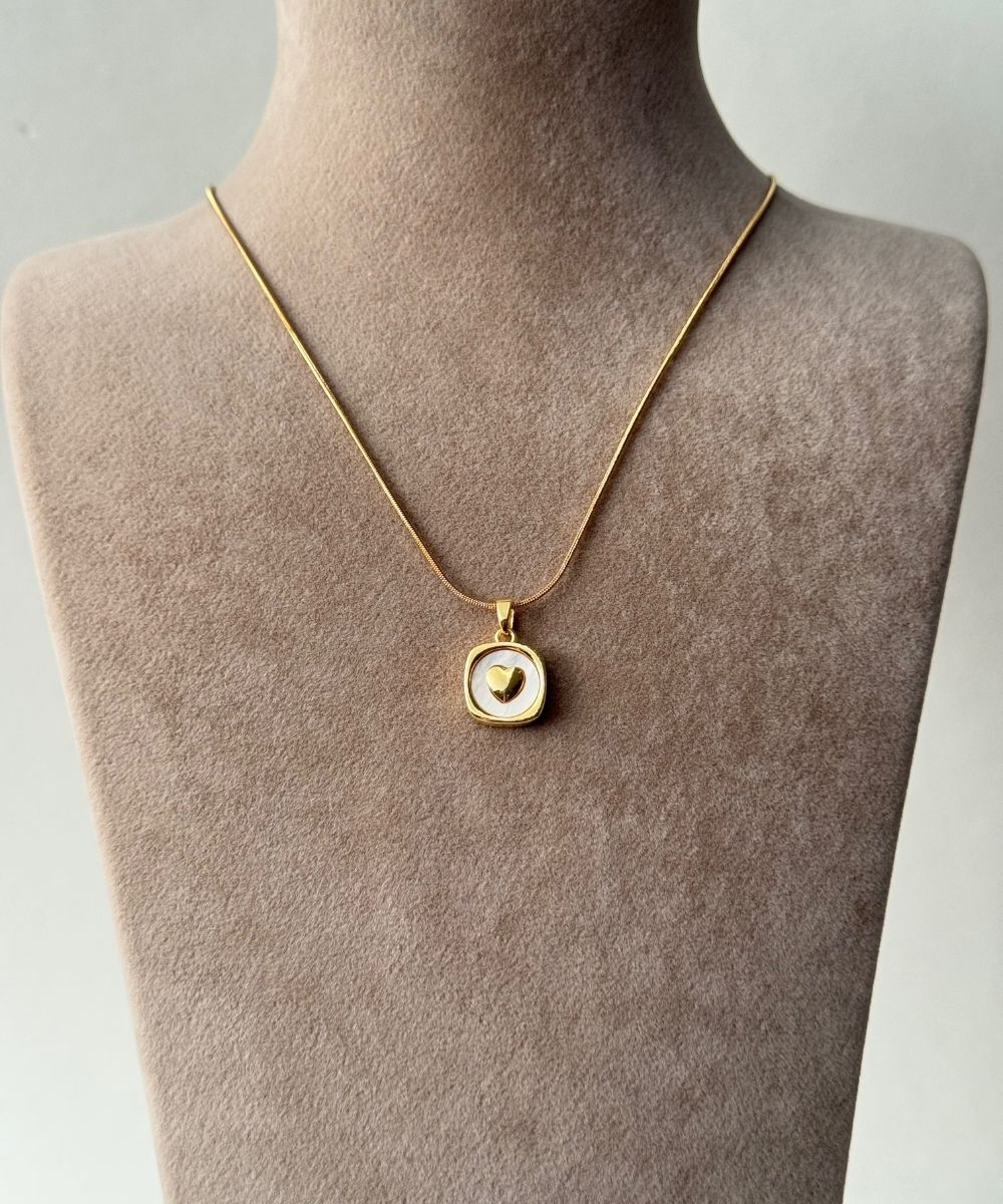 Çelik Kalp Sedefli Plaka Kolye