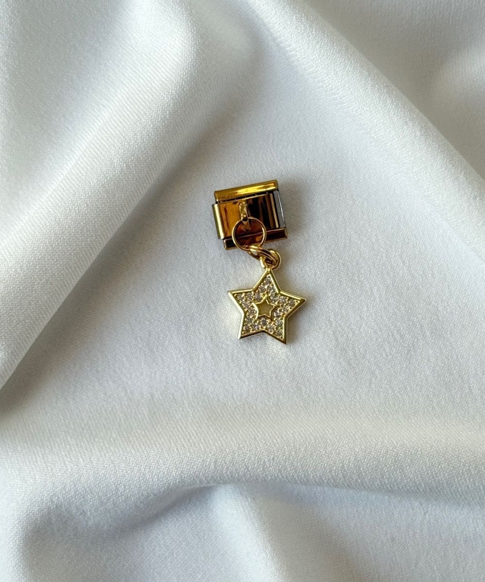 Nomi Sallantılı Yıldız Charm