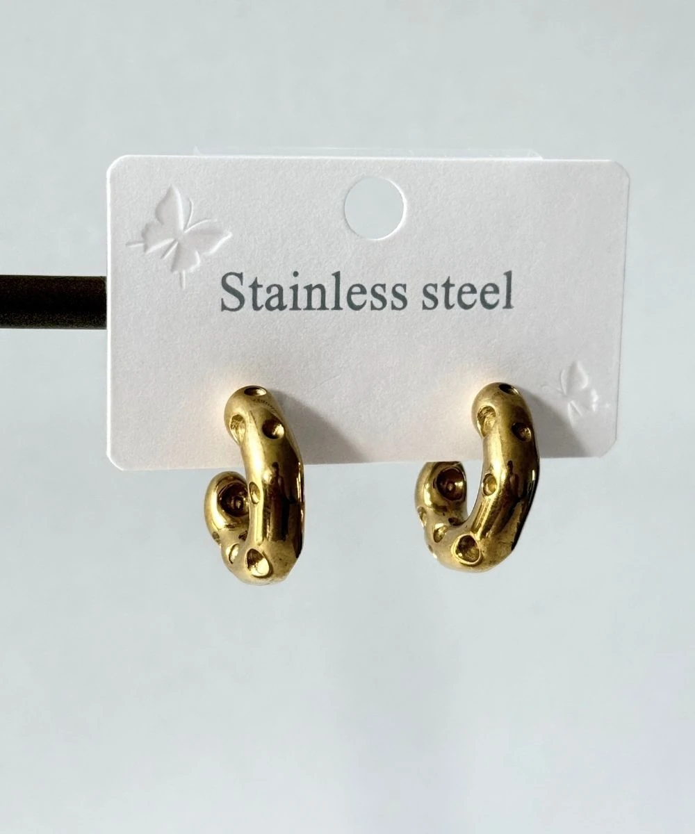 Çelik Çukurlu Yarım Halka Küpe