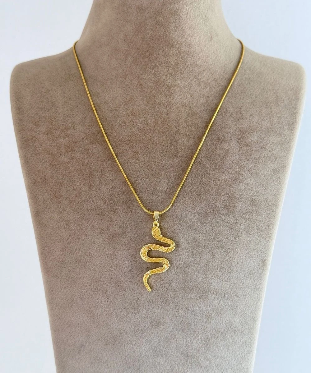 Çelik  Yılan  Kolye