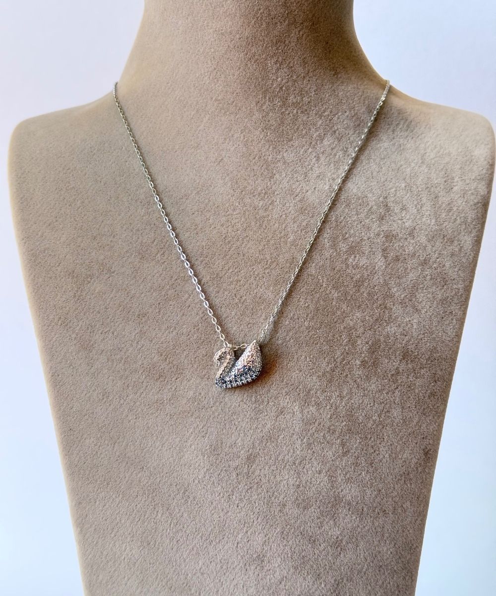 Çelik Kuğu Taşlı Silver Kolye