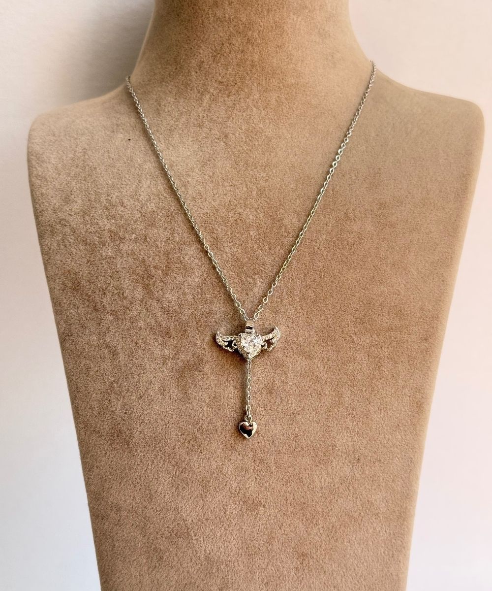 Çelik Haraketli Kanatlı Kalp Kolye