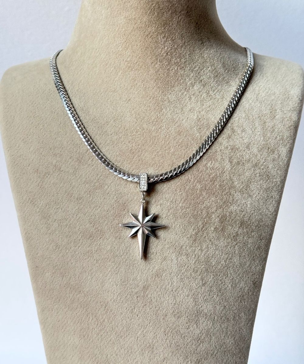 Çelik Taşlı Kuzey Yıldızı Kolye