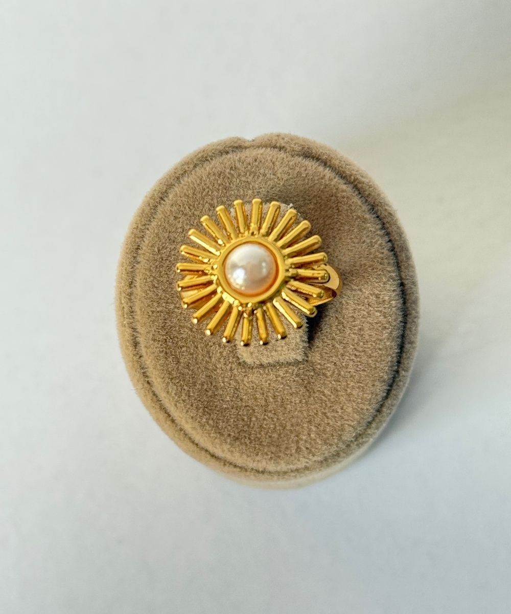 Çelik İncili Çiçek Ayarlamalı Yüzük