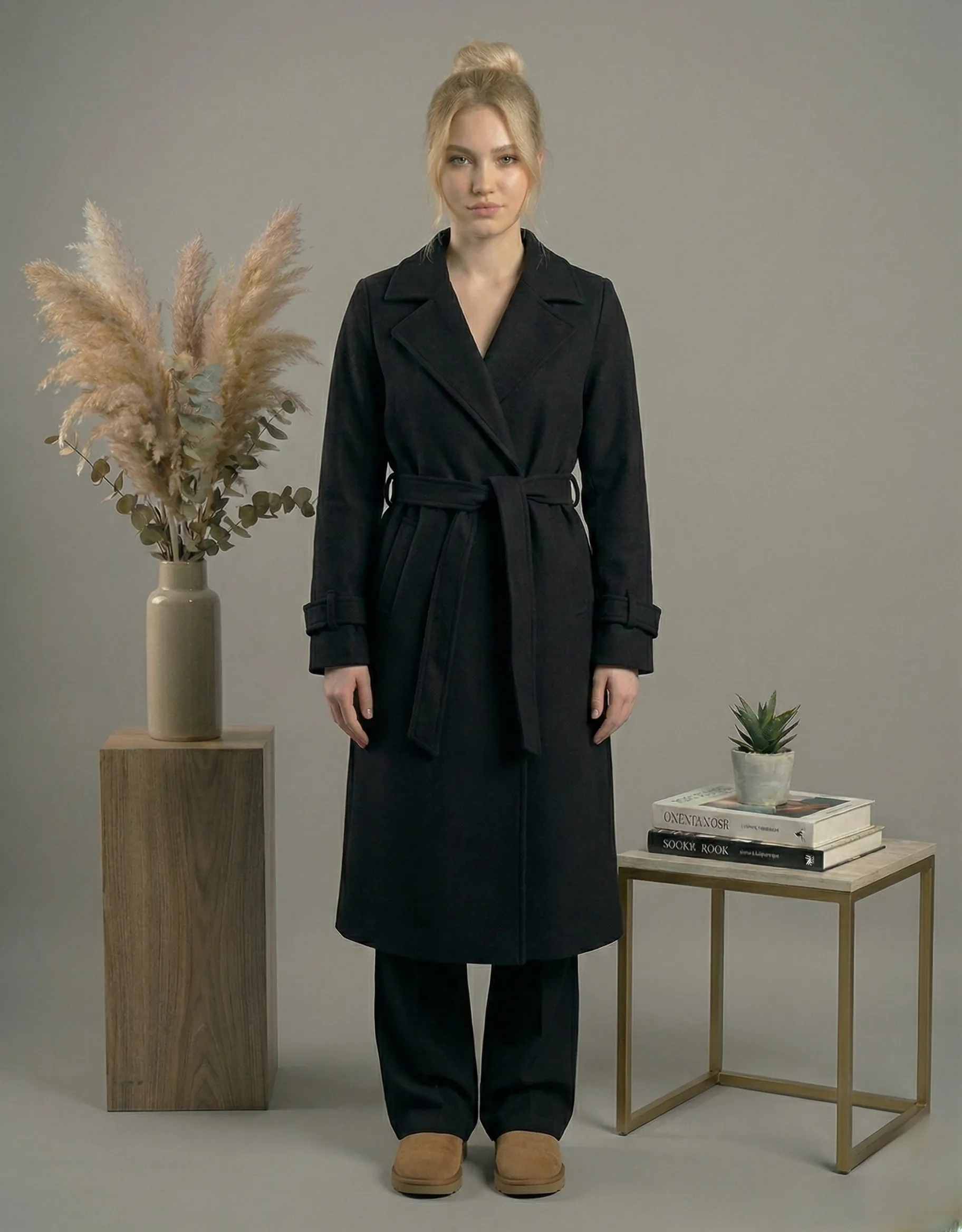 Astarlı Düğmeli Kaşe Kaban