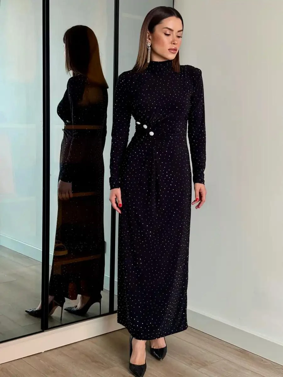 Taşlı Düğme Detaylı Uzun Elbise