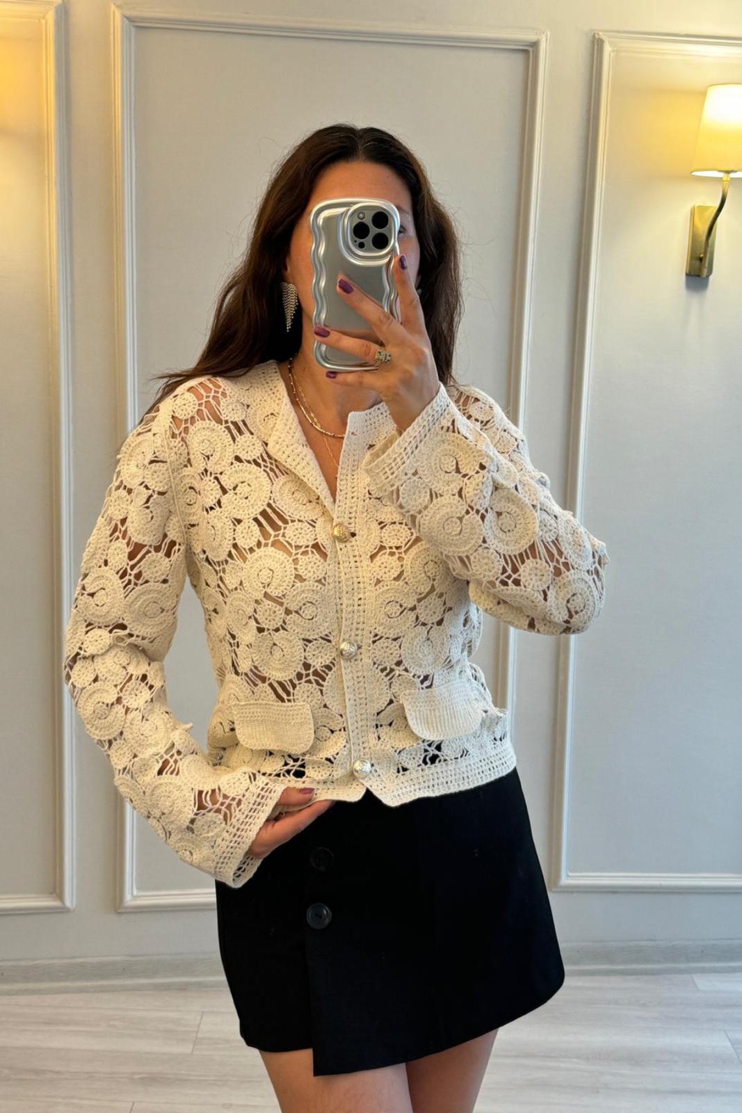 Ön Düğmeli Bej Dantel Hırka