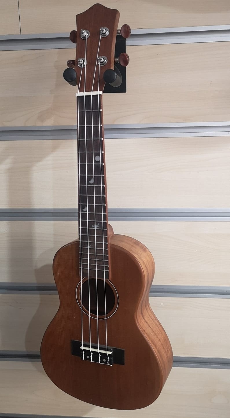 Ukulele El Yapımı masif Concert