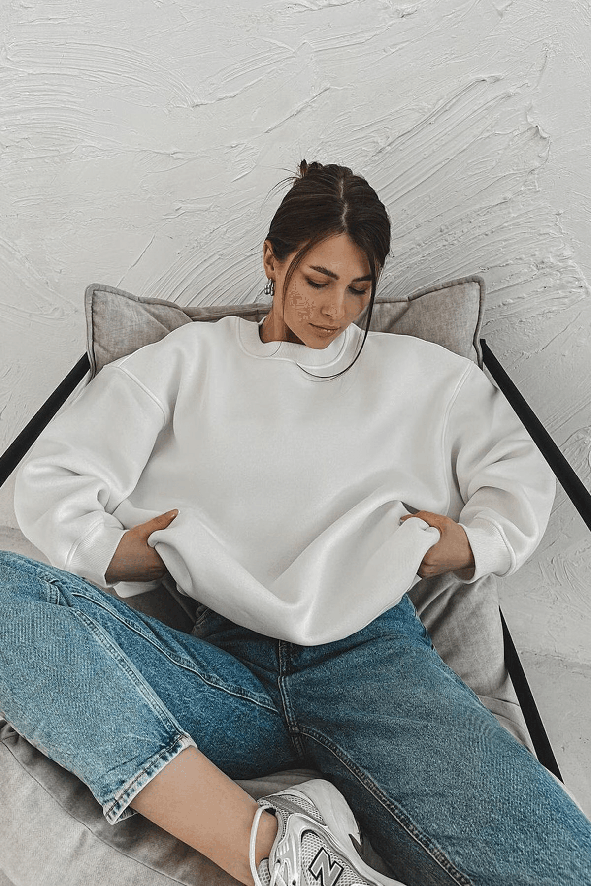 Kadın Beyaz Oversize Bisiklet Yaka İçi Şardonlu Sweatshirt