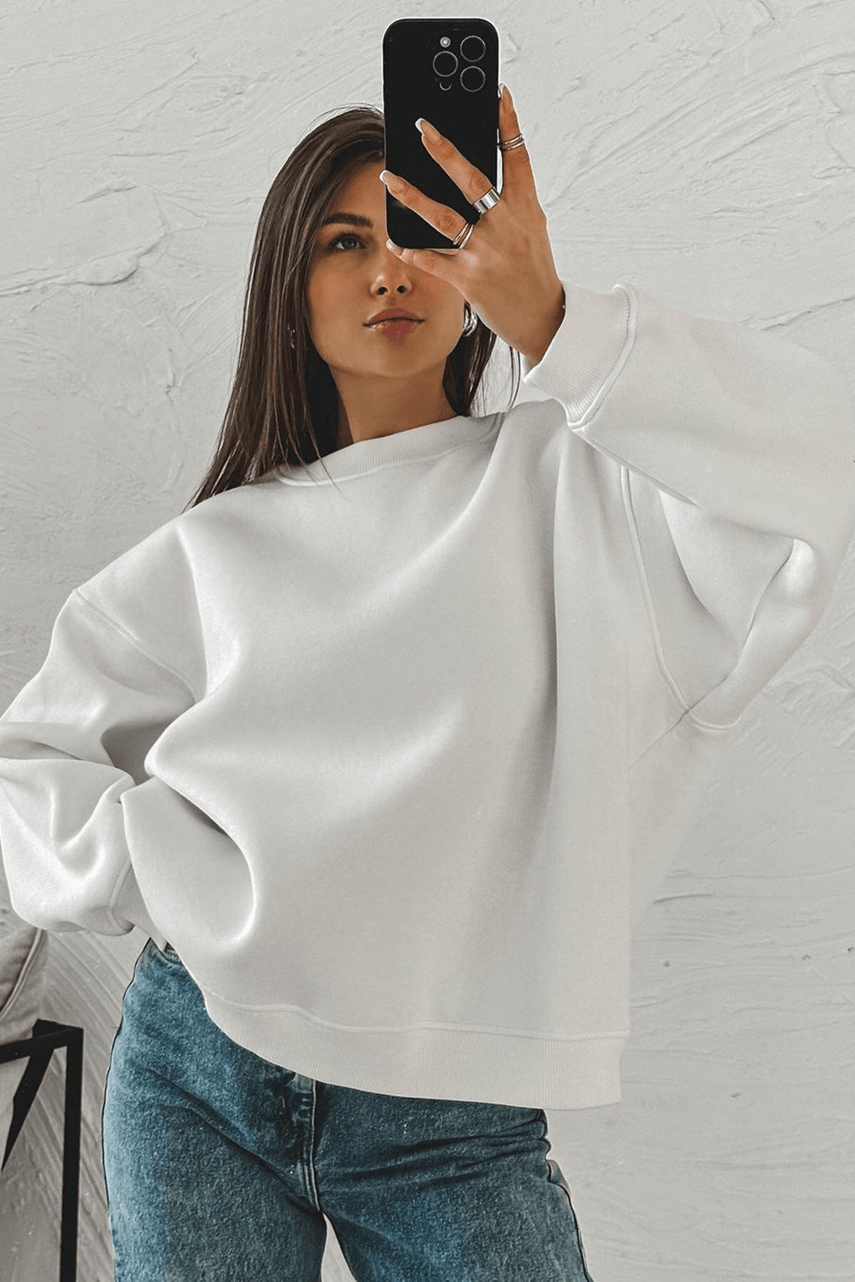 Kadın Beyaz Oversize Bisiklet Yaka İçi Şardonlu Sweatshirt