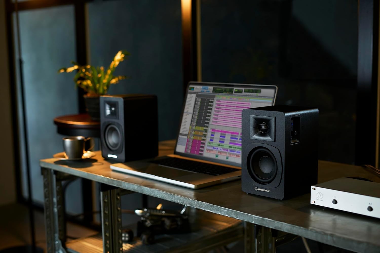 AUDIO TECHNICA AT-SP3X AKTİF RAF TİPİ HOPARLÖR (ÇİFT)