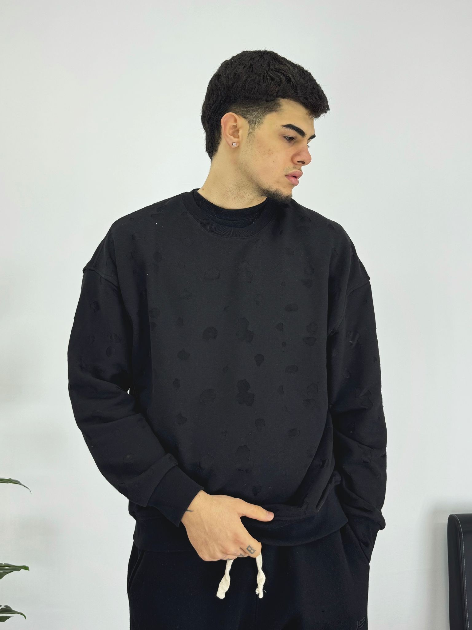 Yırtık Detaylı Siyah Sweatshirt 6521