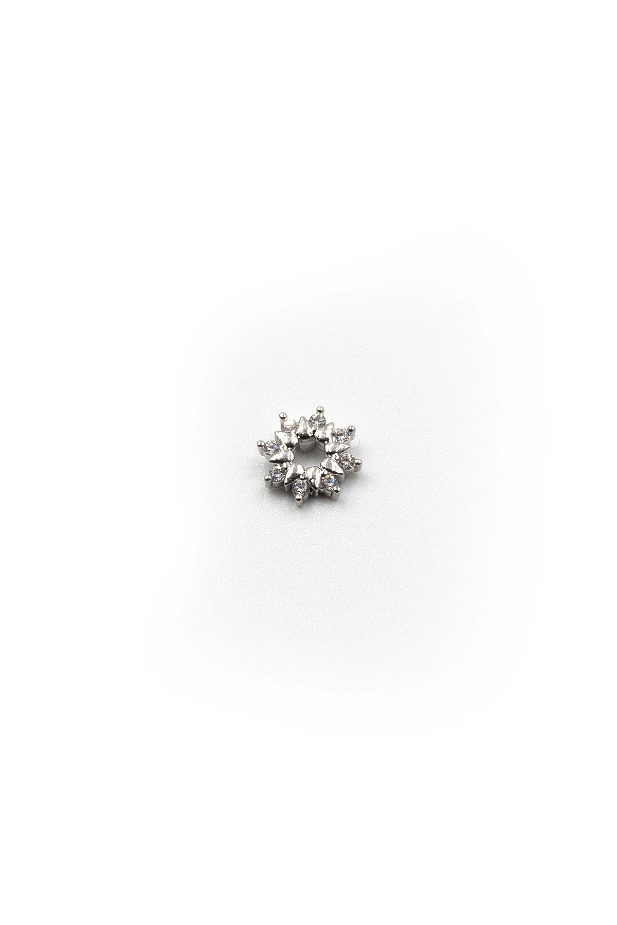 Gümüş Zirkon Taşlı Çiçek Tragus Helix Piercing - Anti Alerjik, Kararma Yapmaz