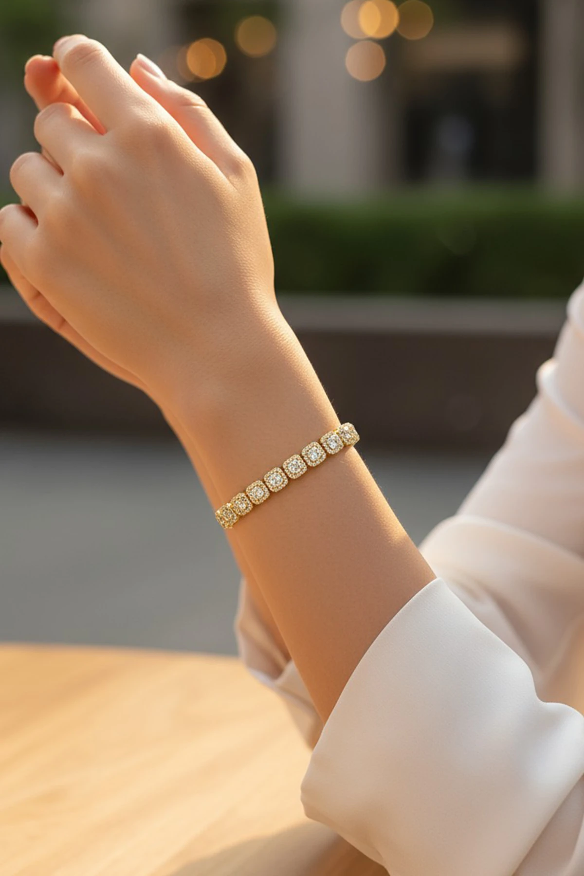 Tam Tur Taşlı Vip Model Xuping Kararmaz Bileklik – Gold | Lüks, Parlak ve Zarif Dokunuş