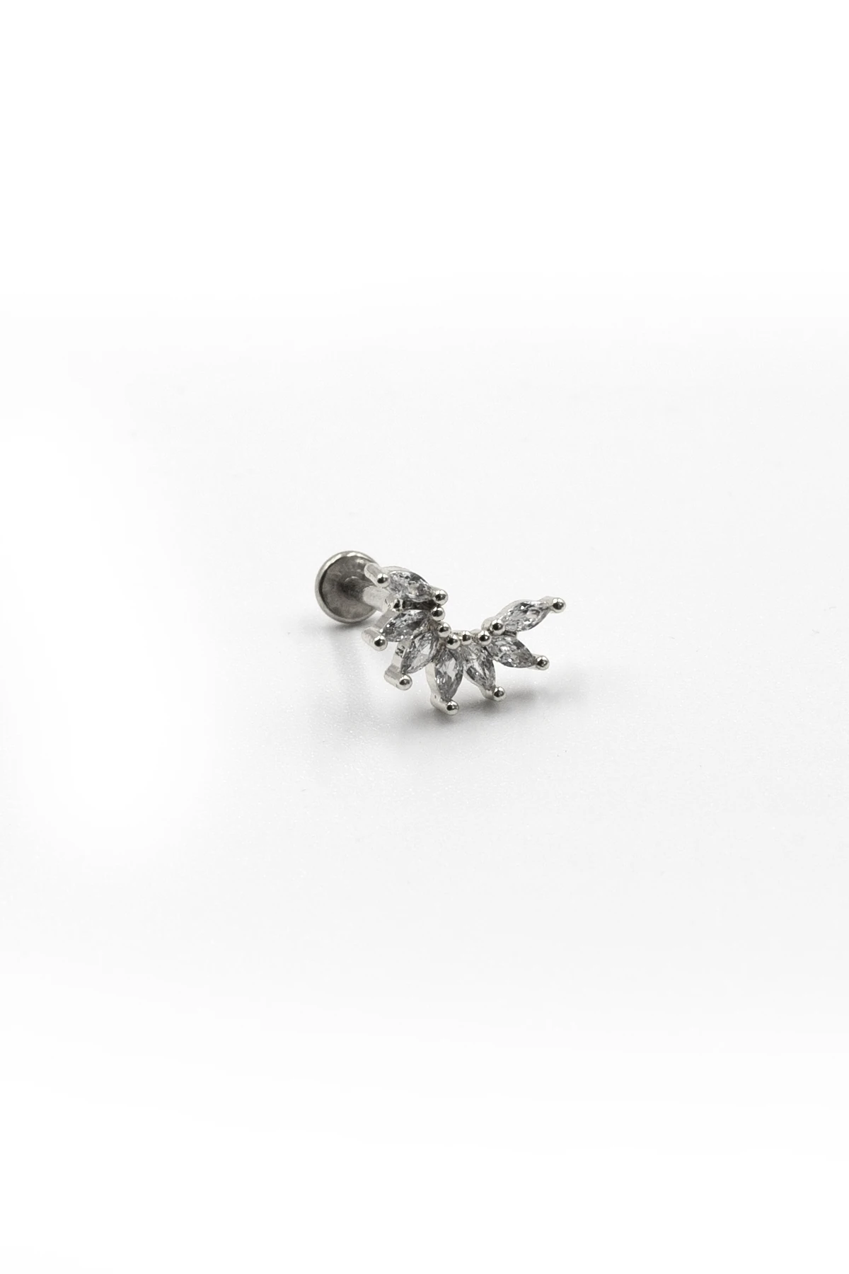 Çoklu Taş Detaylı Gümüş Tragus Piercing – Helix Uyumlu Anti Alerjik