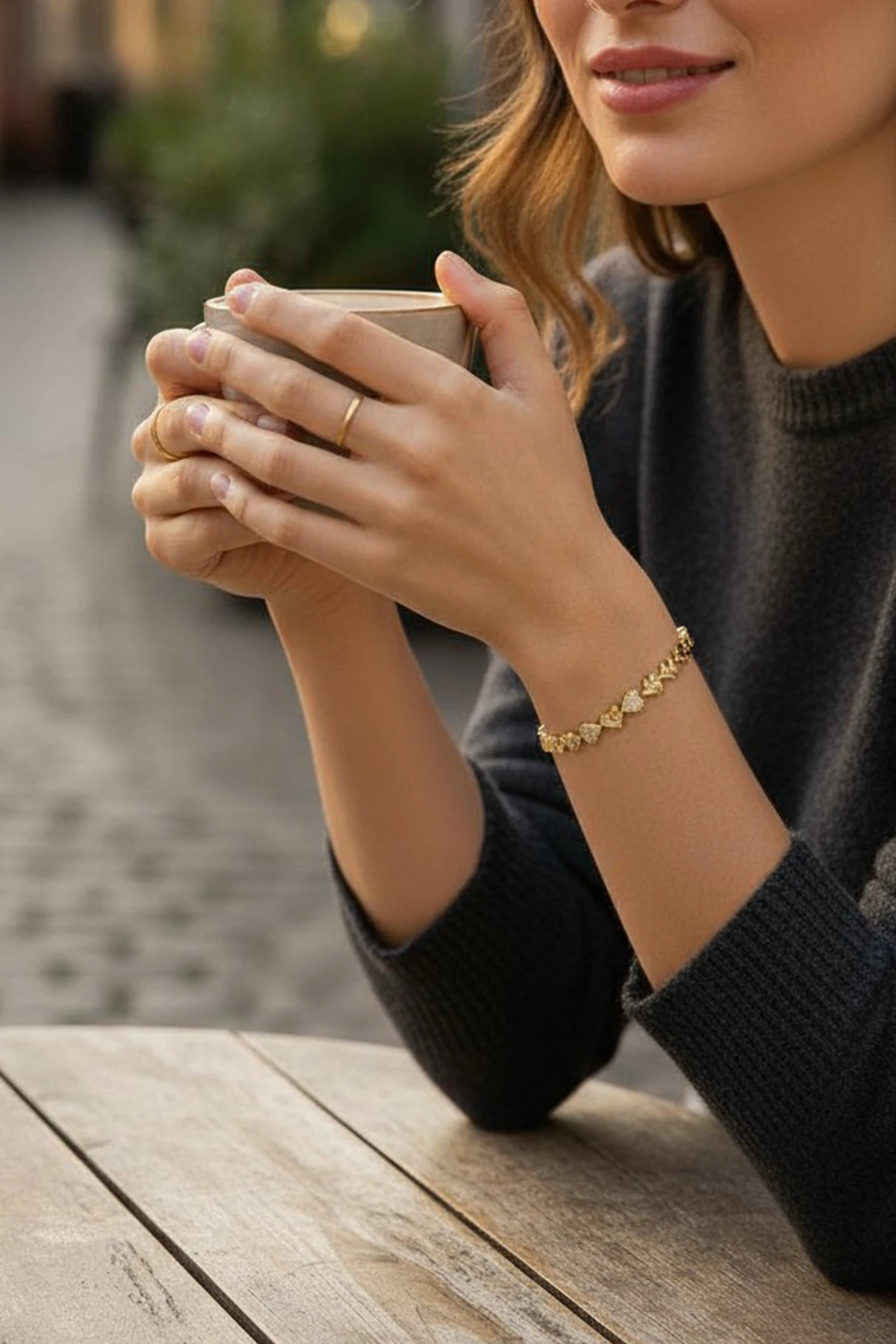 Kalpli Model Xuping Kararmaz Bileklik – Gold | Zarif, Şık ve Dayanıklı Tasarım