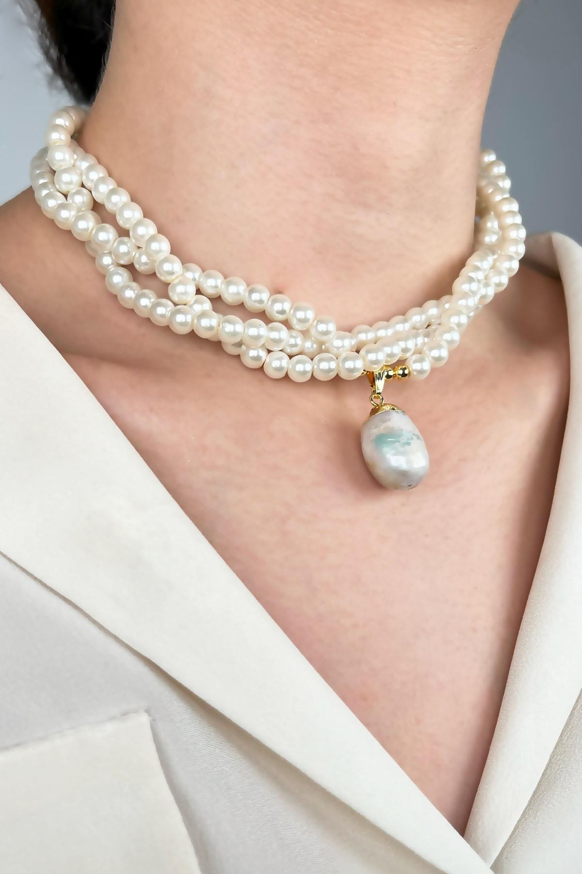 Large Pearl Ended Spiral Pearl Necklace - White