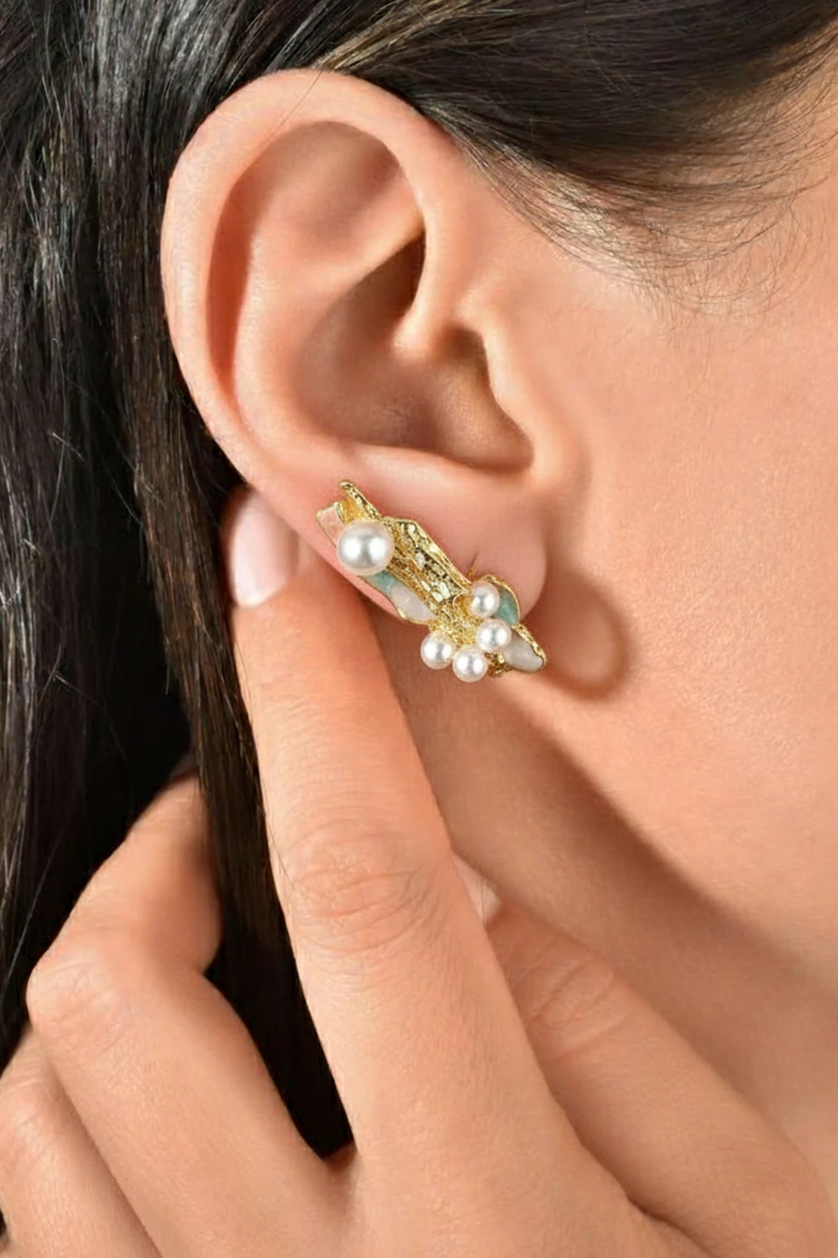 Zarif İncili Gold Küpe - Klasik ve Şık Tasarım