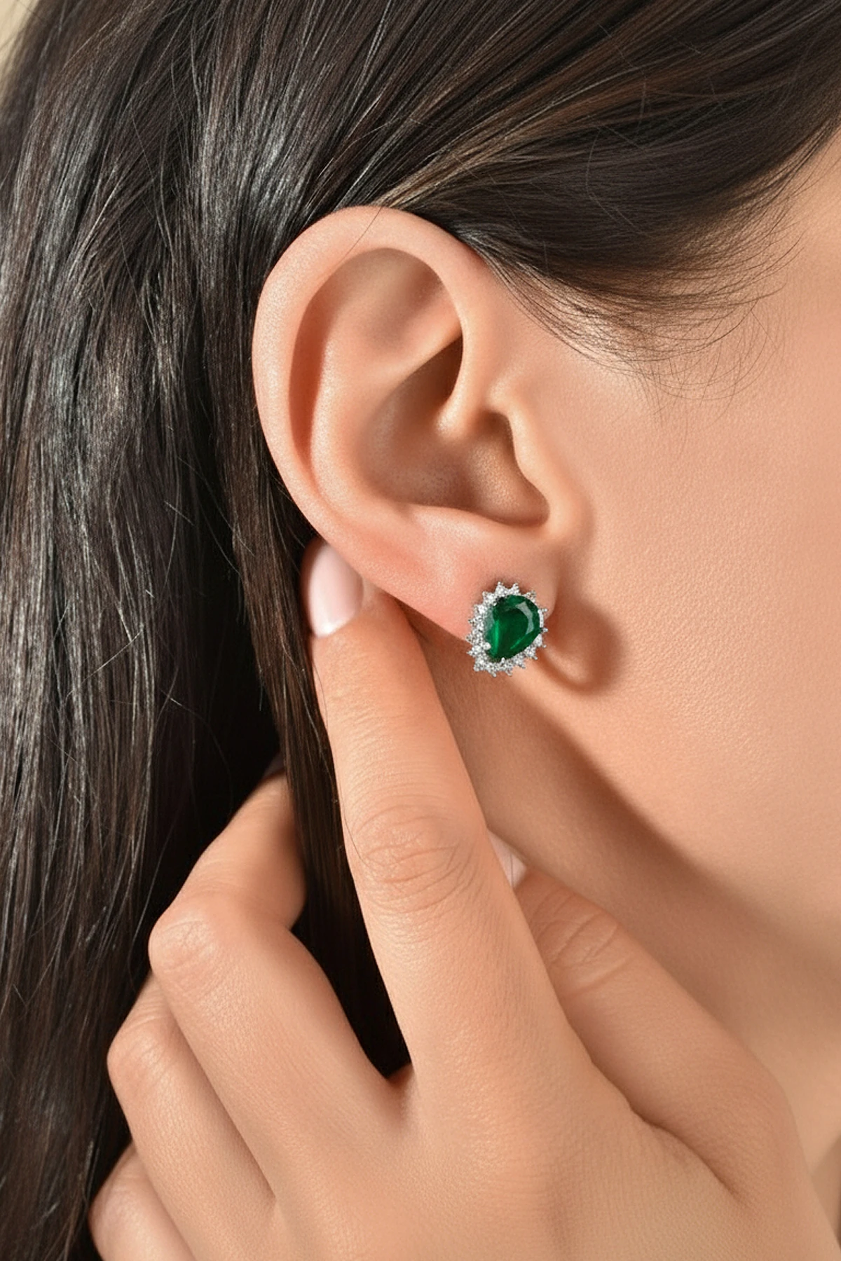 Yeşil Zirkon Taşlı Damla Model Abiye Küpe - Parlak Gümüş Renkli Şık Küpe