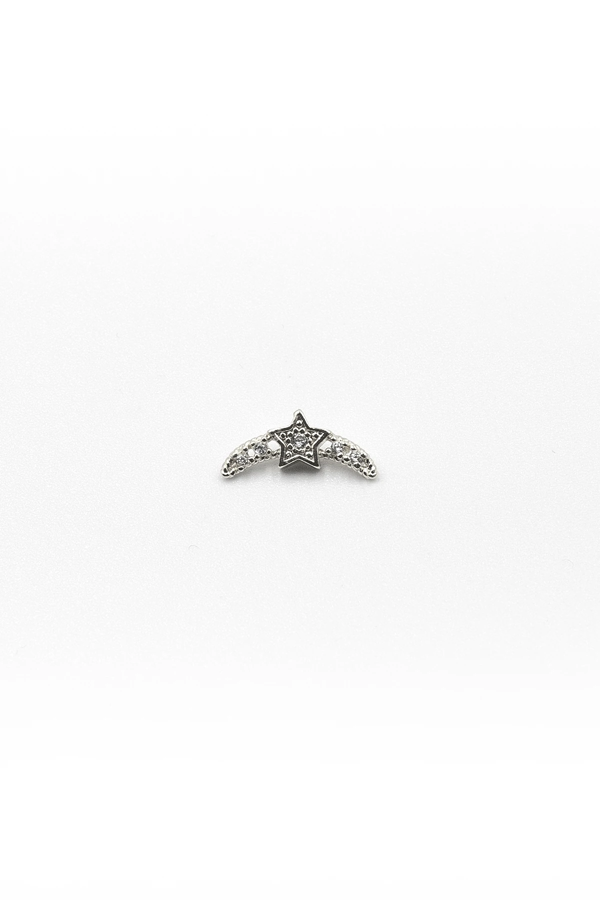 Gümüş Ay Yıldız Tragus & Helix Piercing – Şık Tasarım, Anti Alerjik, Kararma Yapmaz