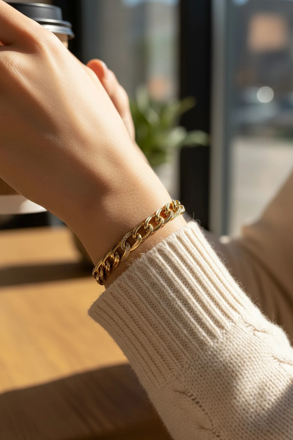 Samanyolu Model Xuping Kararmaz Gold Renk Kadın Zarif Bileklik