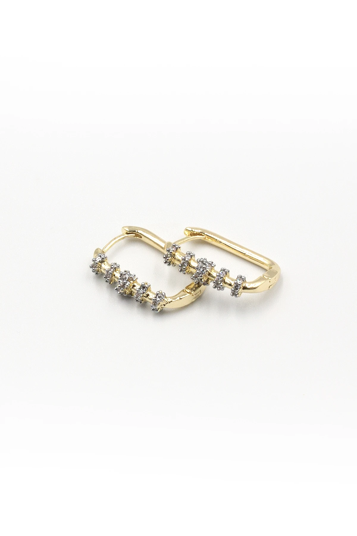 Taşlı Dikdörtgen Gold Vip Küpe – Zirkon Taşlı, Parlak, Klipsli ve Anti Alerjik