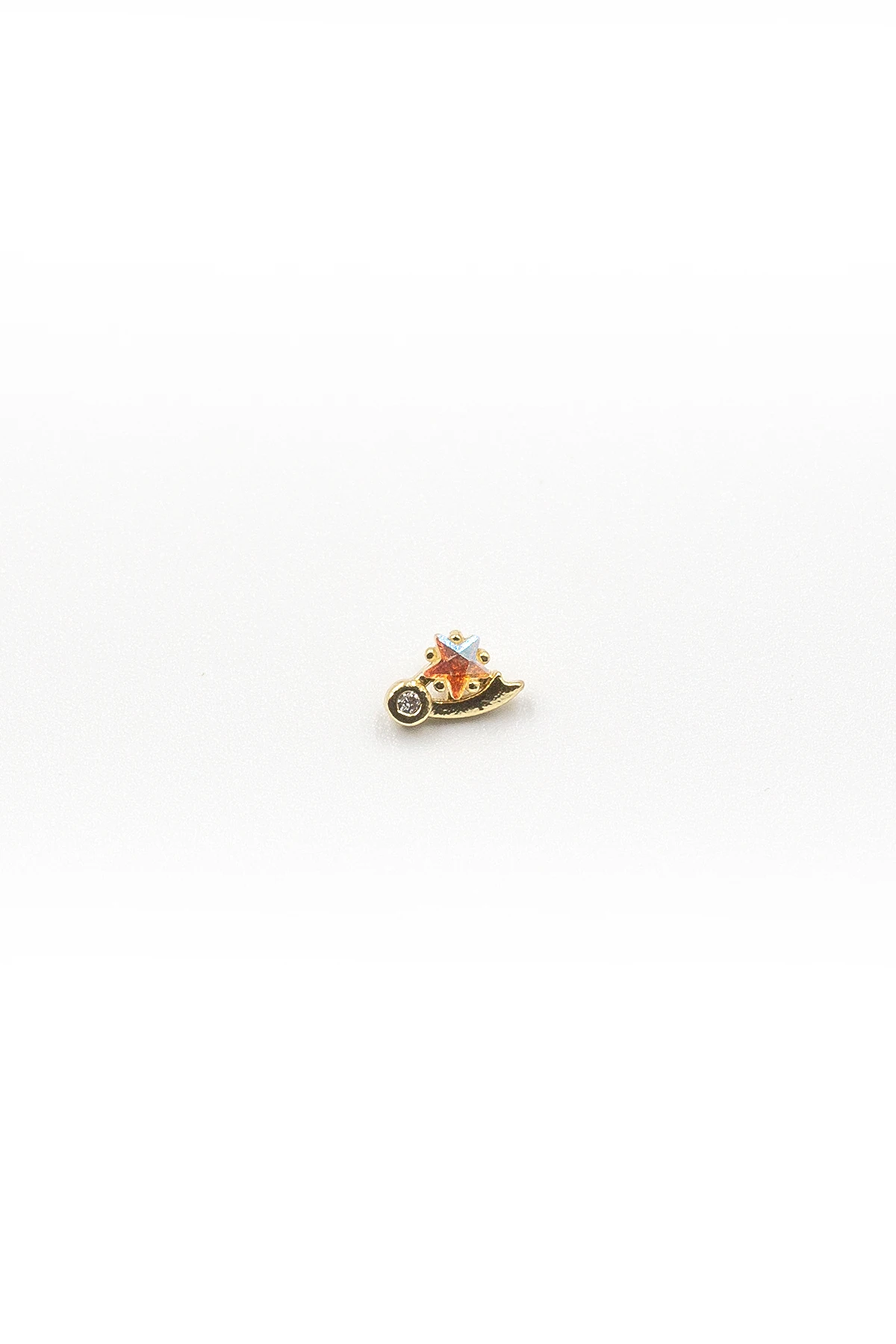 Gold Renk Yıldız Detaylı Tragus & Helix Piercing – Anti Alerjik, Kararma Yapmaz