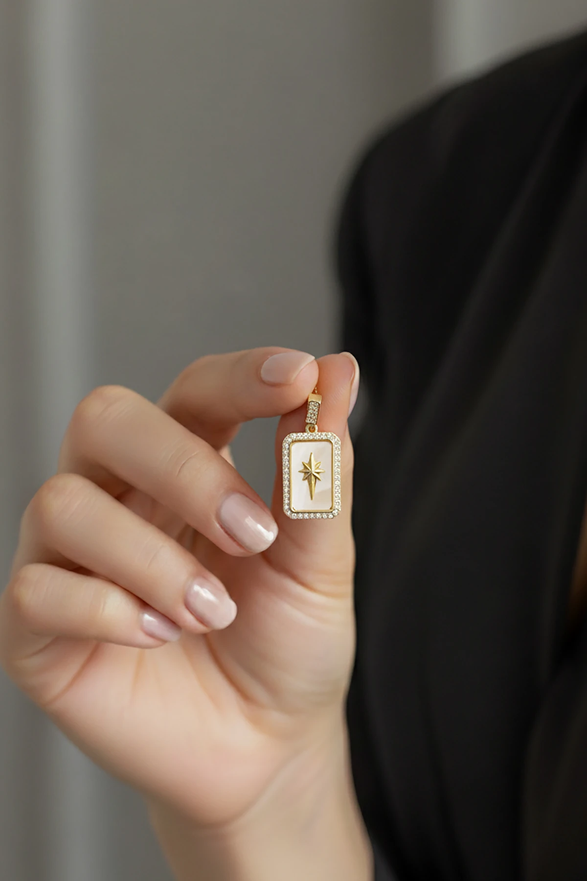 Beyaz Mineli Kuzey Yıldızı Kolye Ucu Gold – 14K Renk, Zirkon Mıhlama, Alerji Karşıtı