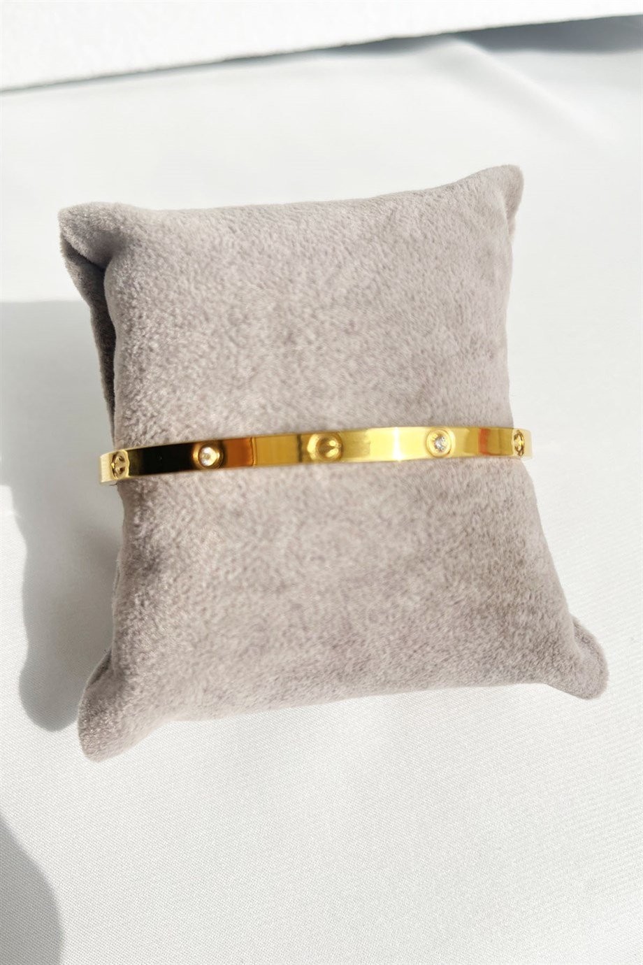 Taşlı Gold Cartier Model Çelik Kelepçe Bileklik