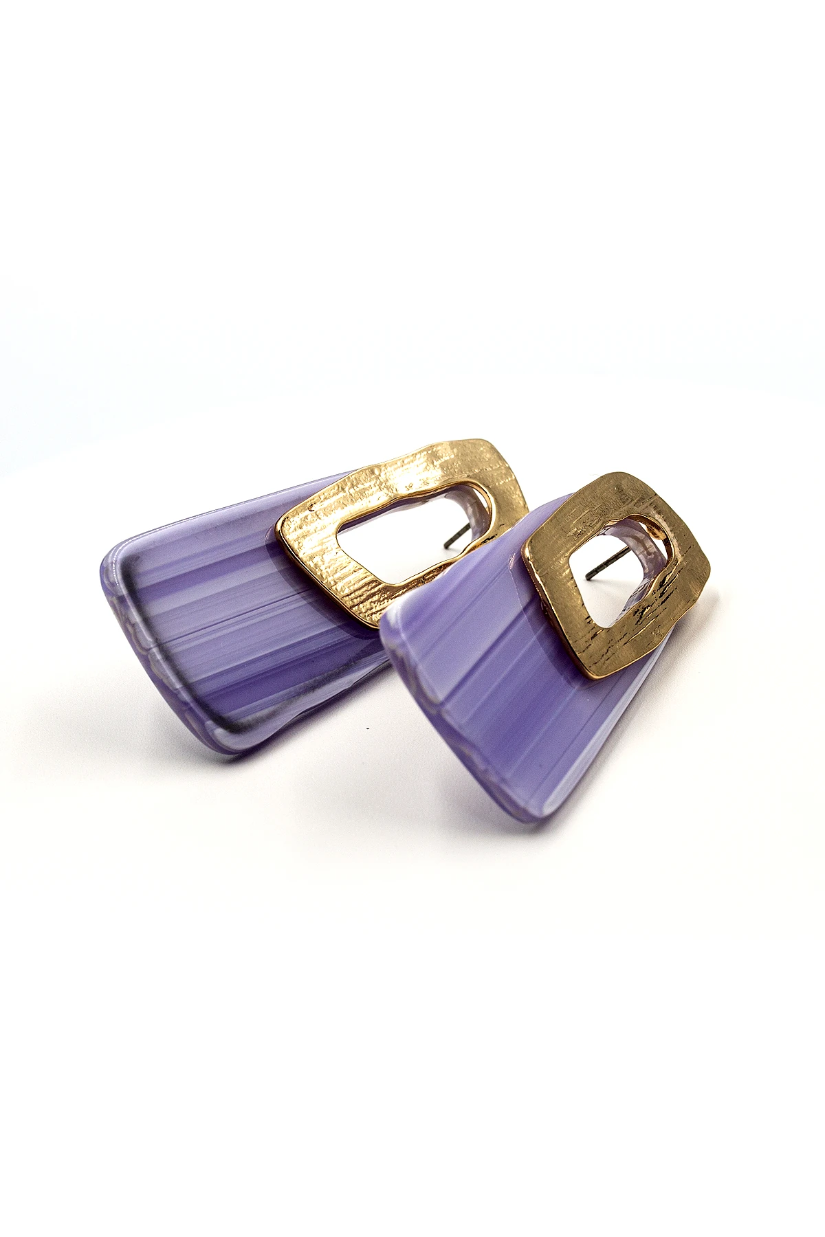 Lila Geometrik Form Gold Küpe - Modern Zarif Tasarım