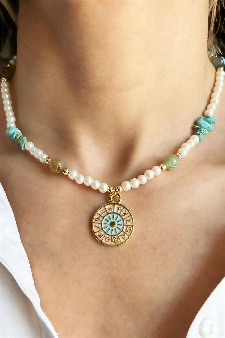 Natural Broken Stone Zodiac Medal Detail Pearl Necklace