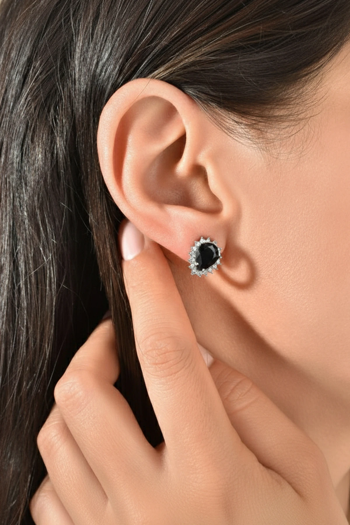 Zirkon Taş Detaylı Siyah Işıltılı Küpe - Gümüş Renk Anti Alerjik Tasarım