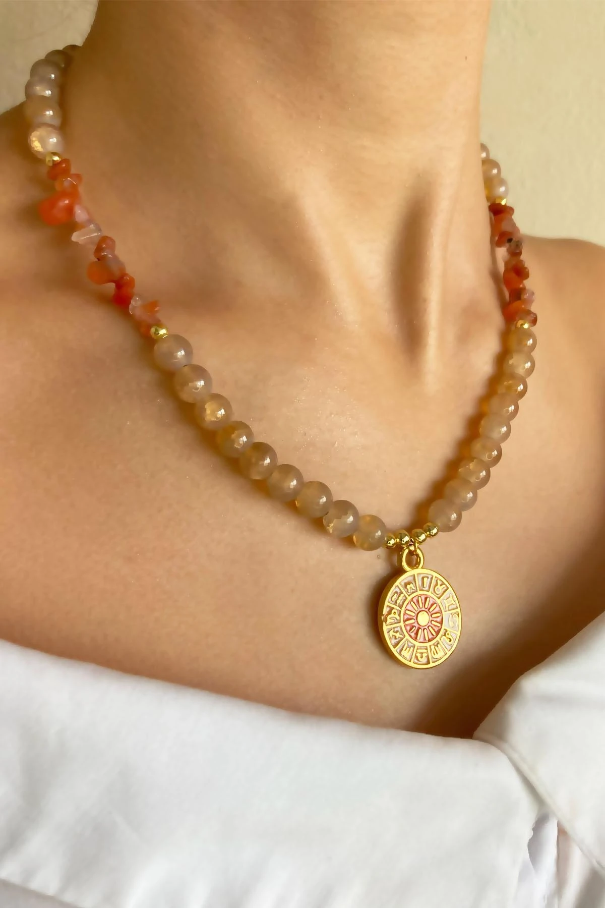 Burç Madalyon Uçlu Doğal Taş Kristal Cam Boncuk Kolye - Turuncu